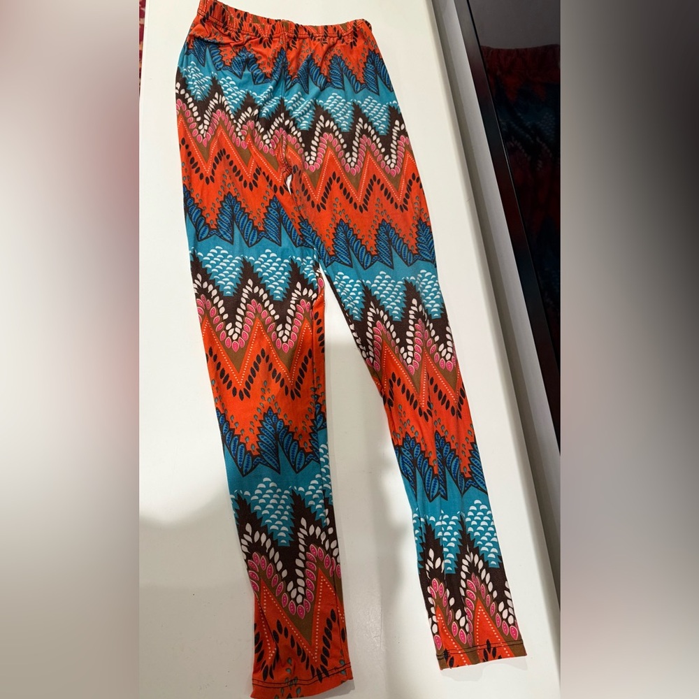 Colorful Zigzag Patterned Twerk Leggings from World Of Leggings